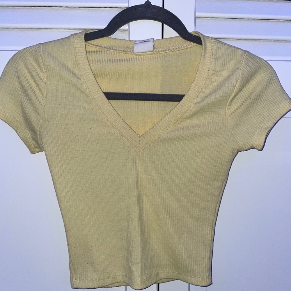 Yellow tillys crop top in great condition